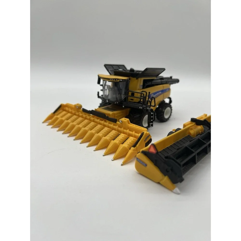 ERTL 1/64New Holland‎ CR9.90 Combine with 2 Heads Prestige Collection 13973